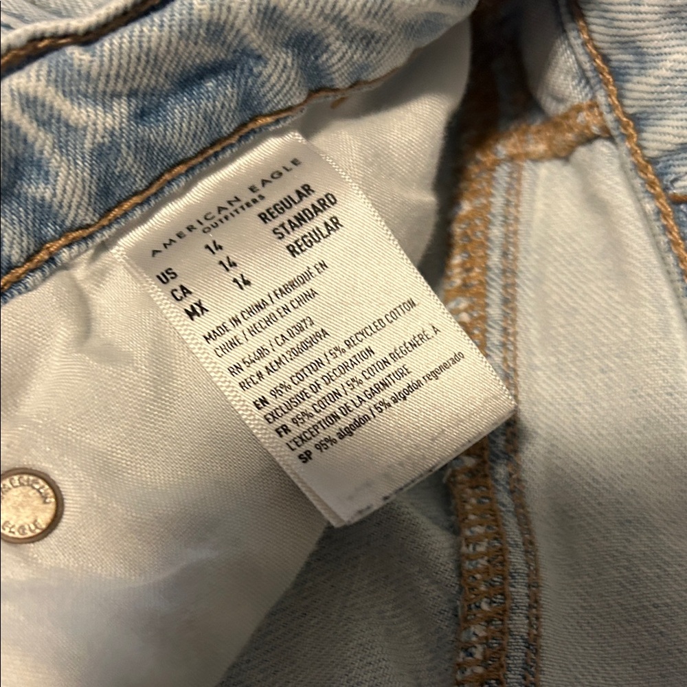 American Eagle Outfitters Light Wash Wide Leg Jeans - Picture 5 of 5